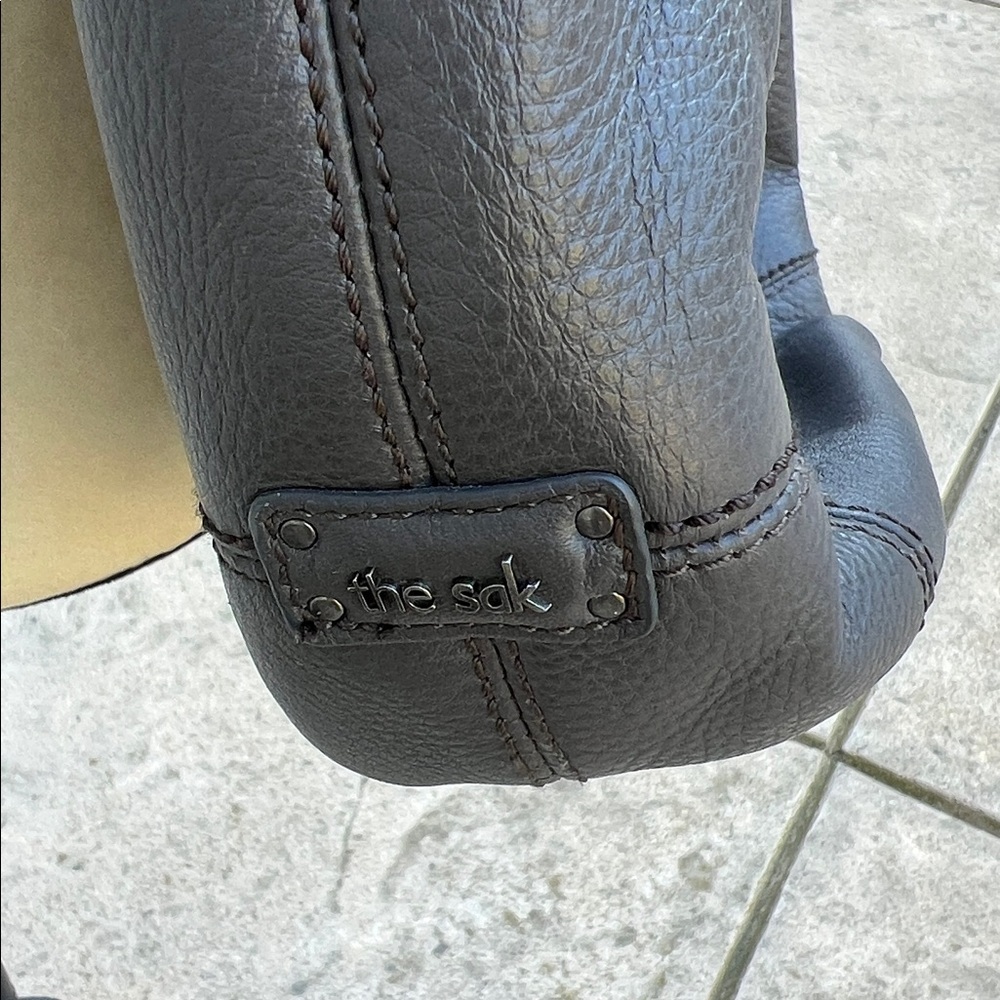 The Sak Grey Leather Shoulder Purse - Picture 5 of 9